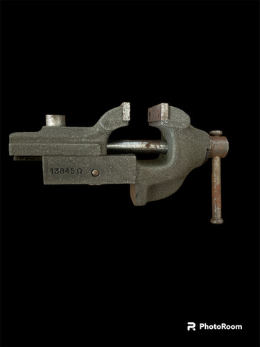 Jacques Huguenin vise Omega 13845